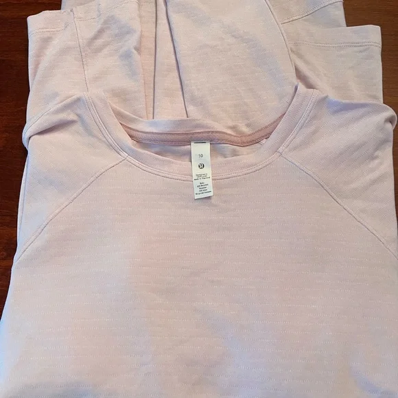 Lululemon License To Train Top - Picture 3 of 3